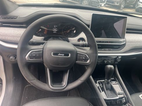 Used 2023 Jeep Compass Latitude AWD/4WD image 9