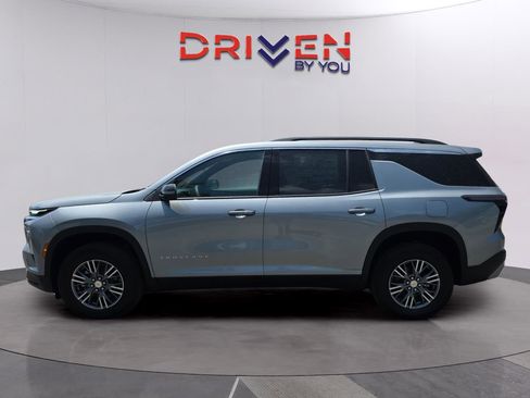 New 2026 Chevrolet Traverse LT w/ Driver Confidence Package FWD image 2