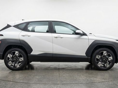 Used 2025 Hyundai Kona SEL image 11