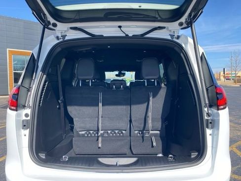 New 2026 Chrysler Pacifica Select image 9