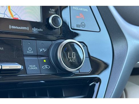 Used 2022 Toyota Highlander XLE image 31