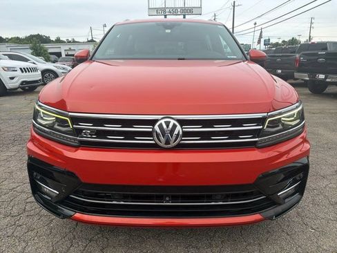 Used 2018 Volkswagen Tiguan SEL Premium w/ R-Line Package FWD image 3