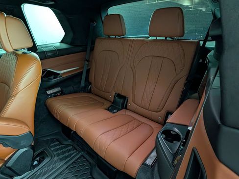 Used 2025 BMW X7 M60i AWD/4WD image 25