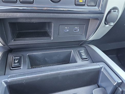Used 2020 Nissan Titan SV w/ SV Convenience Package image 21