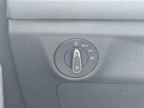 Certified 2025 Volkswagen Jetta SE FWD image 27