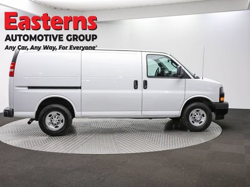 Used 2020 Chevrolet Express 3500 w/ Driver Convenience Package RWD image 4