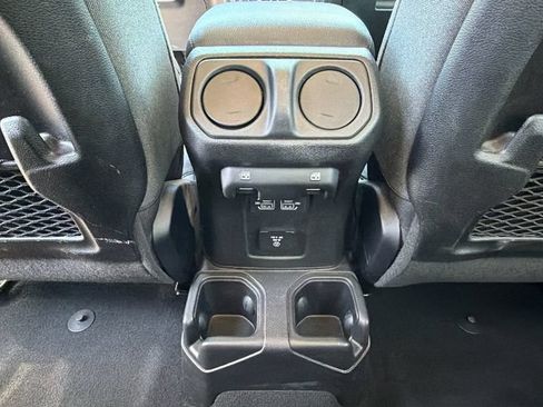 Used 2026 Jeep Wrangler Unlimited Rubicon AWD/4WD image 25
