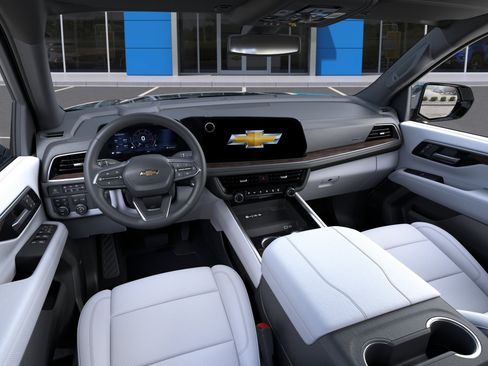 New 2026 Chevrolet Suburban Premier w/ Sun And Tow Package AWD/4WD image 15