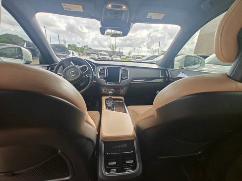 Used 2018 Volvo XC90 T6 Momentum w/ Convenience Package image 11