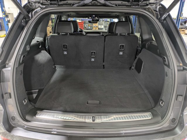 Used 2023 Jeep Grand Cherokee Overland AWD/4WD image 12