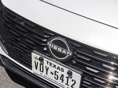 Used 2024 Nissan Sentra SV FWD image 14