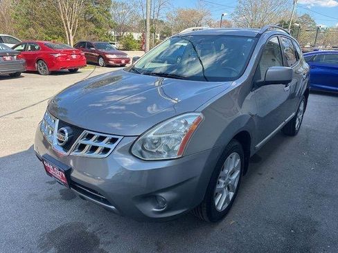Used 2013 Nissan Rogue SL image 2