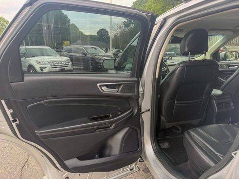 Used 2019 Ford Edge Titanium AWD/4WD image 17