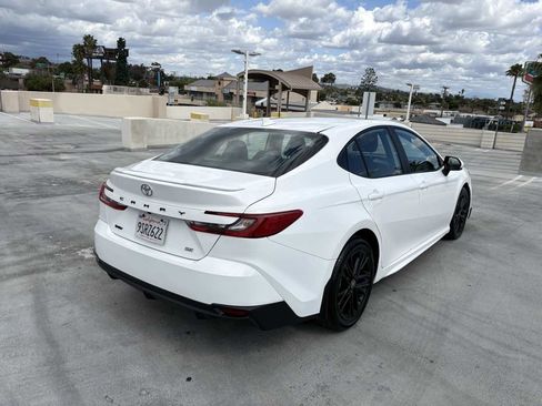 Used 2025 Toyota Camry SE image 39