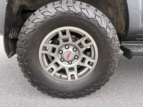 Used 2018 Toyota 4Runner TRD Off-Road w/ TRD Performance Package AWD/4WD image 10