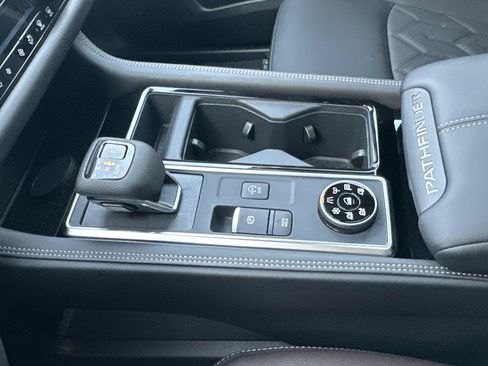 New 2026 Nissan Pathfinder Platinum AWD/4WD image 32