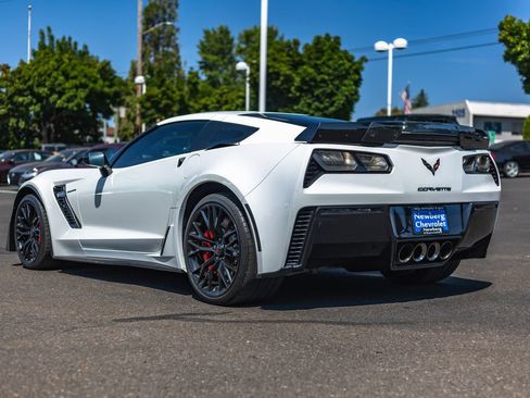 Used 2016 Chevrolet Corvette Z06 w/ 3LZ Preferred Equipment Group RWD image 11