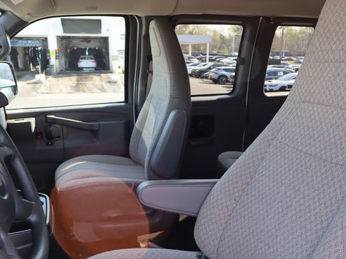 Used 2024 Chevrolet Express 3500 LT w/ LT Preferred Equipment Group RWD image 17
