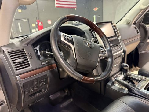 Used 2016 Toyota Land Cruiser AWD/4WD image 24