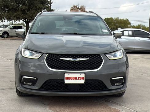 Certified 2021 Chrysler Pacifica Limited w/ Uconnect Theater Family Group image 2