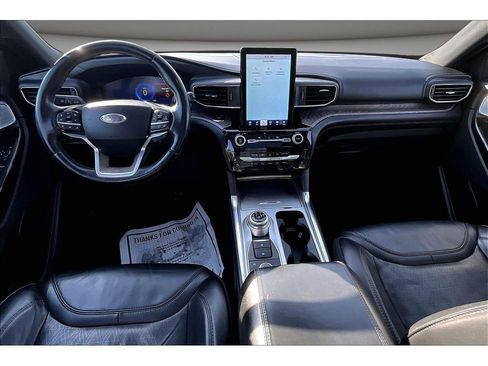 Used 2022 Ford Explorer Platinum w/ Equipment Group 601A AWD/4WD image 17