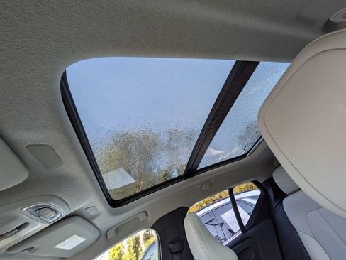 Used 2021 Volvo XC40 T4 Momentum w/ Premium Package FWD image 22