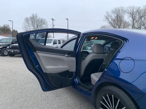 Used 2020 Hyundai Elantra SE image 30