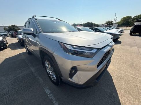 Used 2022 Toyota RAV4 XLE Premium FWD image 3