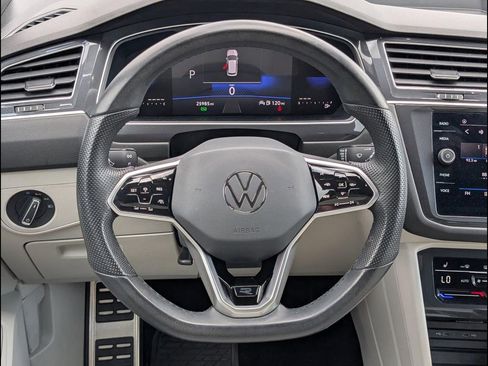 Used 2024 Volkswagen Tiguan SE R-Line image 13