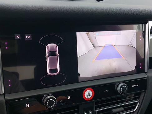 New 2026 Porsche Macan image 26