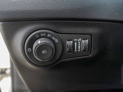 Used 2019 Jeep Compass Latitude w/ Popular Equipment Group AWD/4WD image 15