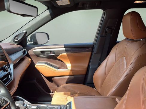 Used 2020 Toyota Highlander Platinum image 13
