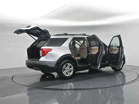 Certified 2021 Ford Explorer XLT w/ Equipment Group 202A AWD/4WD image 6