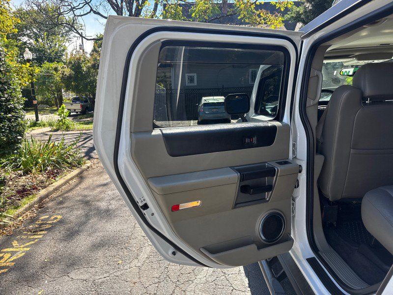 Used 2003 HUMMER H2 w/ Preferred Equipment Group AWD/4WD image 16