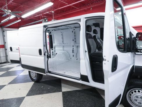 Used 2025 RAM ProMaster 2500 w/ Convenience Group FWD image 31