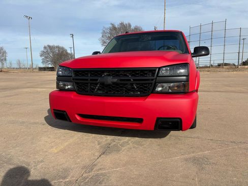 Used 2005 Chevrolet Silverado 1500 LS w/ Light Duty Power Package AWD/4WD image 4