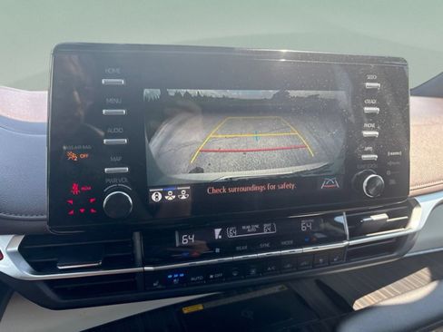 Used 2022 Toyota Sienna Platinum FWD image 13