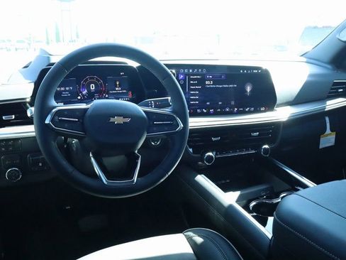 New 2026 Chevrolet Suburban Premier image 2