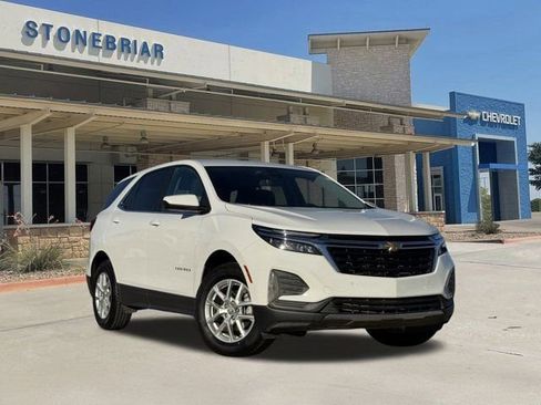 Used 2024 Chevrolet Equinox LT image 2
