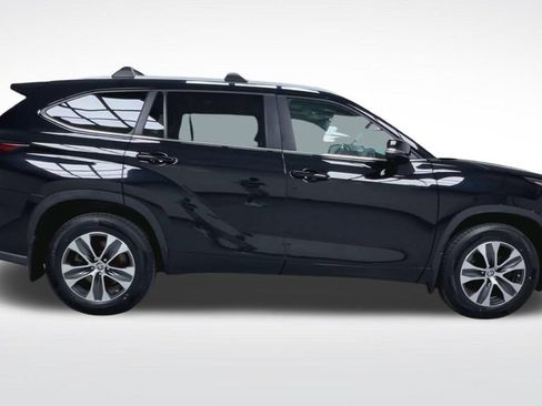 Certified 2024 Toyota Highlander XLE AWD/4WD image 28