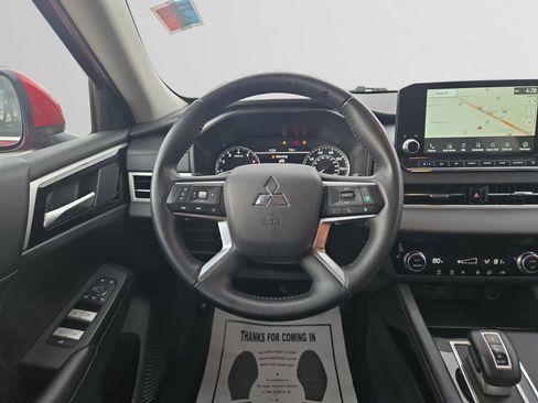 Used 2024 Mitsubishi Outlander SE image 12
