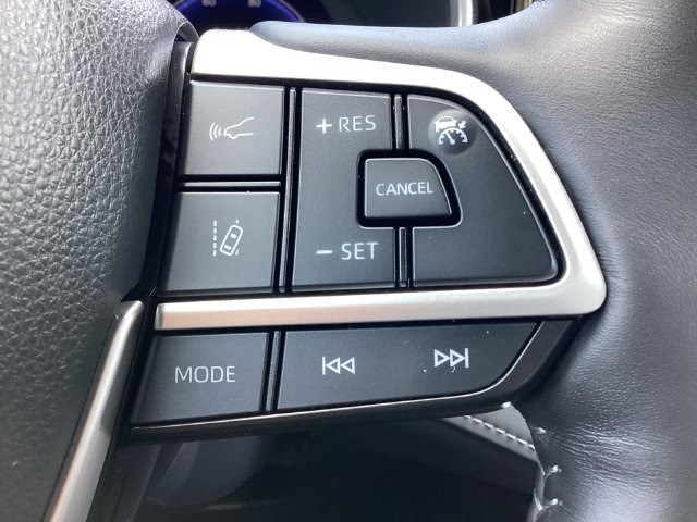 Used 2024 Toyota Highlander Limited AWD/4WD image 17