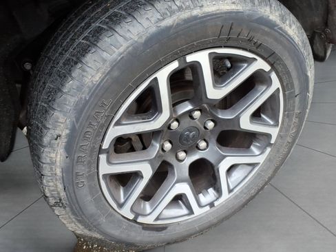Used 2025 RAM 1500 Laramie AWD/4WD image 5