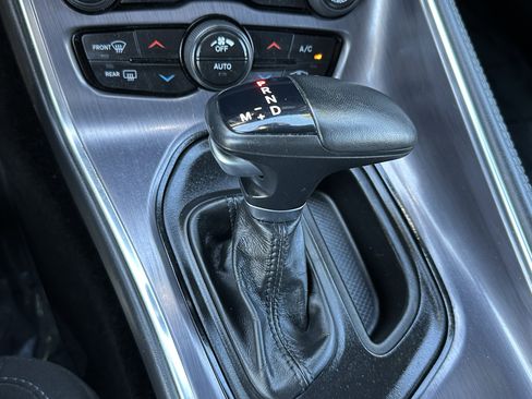 Used 2018 Dodge Challenger SXT image 29