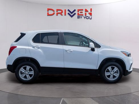 Used 2022 Chevrolet Trax LS w/ Tint and Cruise Package AWD/4WD image 6