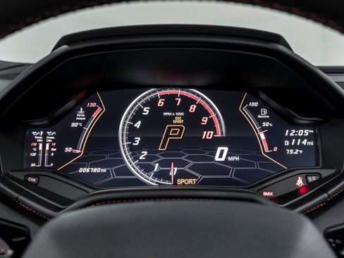 Used 2022 Lamborghini Huracan EVO RWD image 16