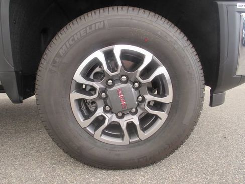 Used 2026 GMC Sierra 2500 SLE w/ SLE Value Package; AWD/4WD image 5