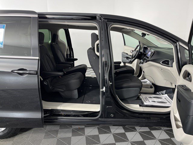 Used 2023 Chrysler Voyager LX FWD image 42