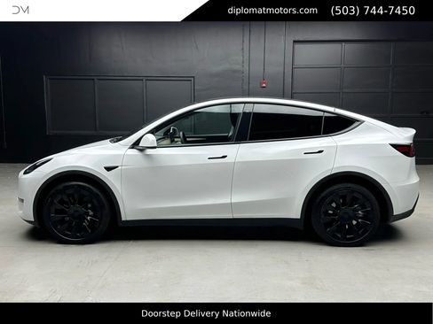 Used 2023 Tesla Model Y Long Range image 4