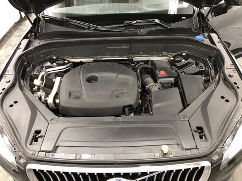 Used 2022 Volvo XC90 T5 Momentum w/ Climate Package image 6